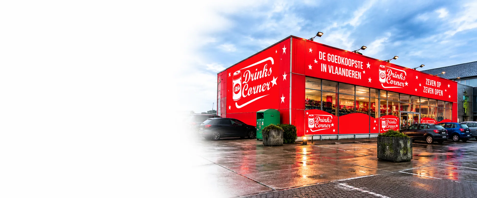 Nieuwe Drinks Corner winkel in Dendermonde bij avondschemering